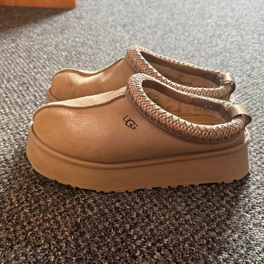 UGG Tazz slippers Women’s 6